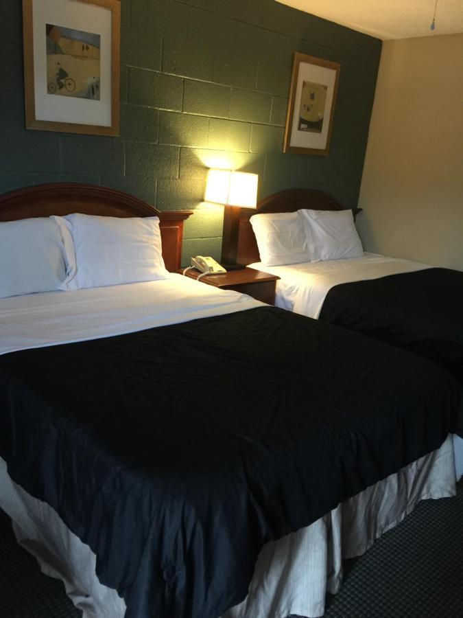 Hope Inn Lenox Экстерьер фото