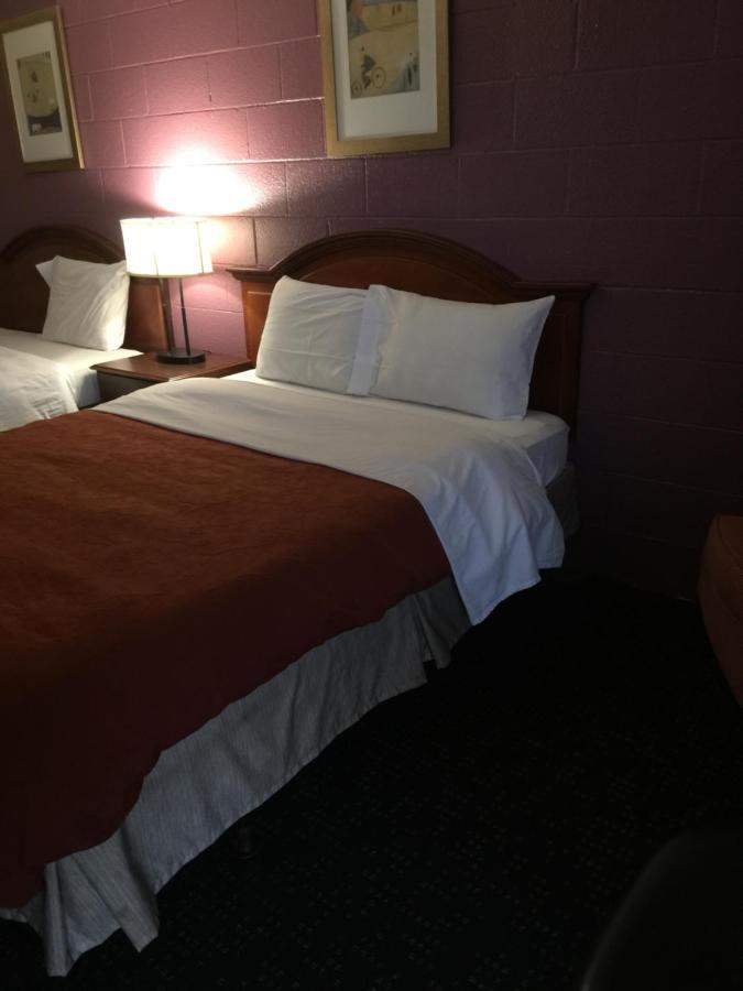 Hope Inn Lenox Экстерьер фото