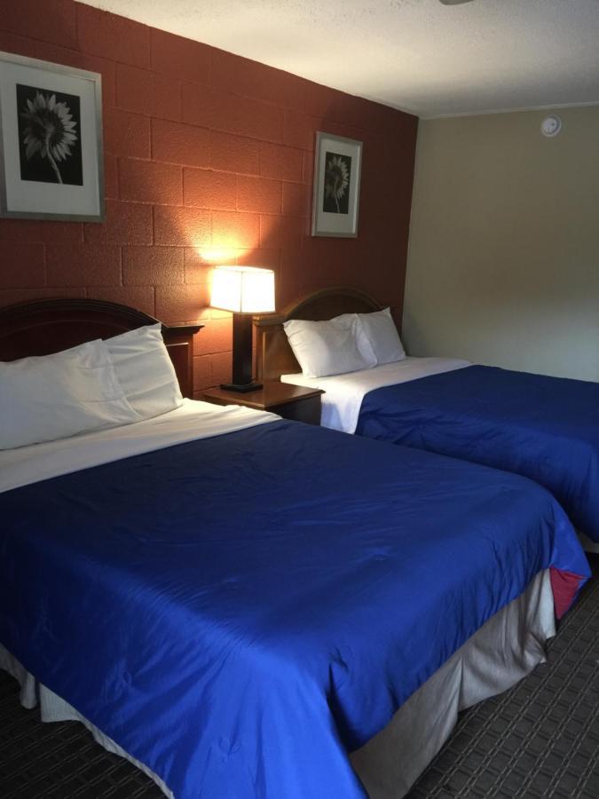 Hope Inn Lenox Экстерьер фото