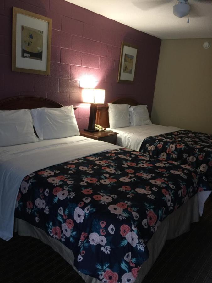 Hope Inn Lenox Экстерьер фото