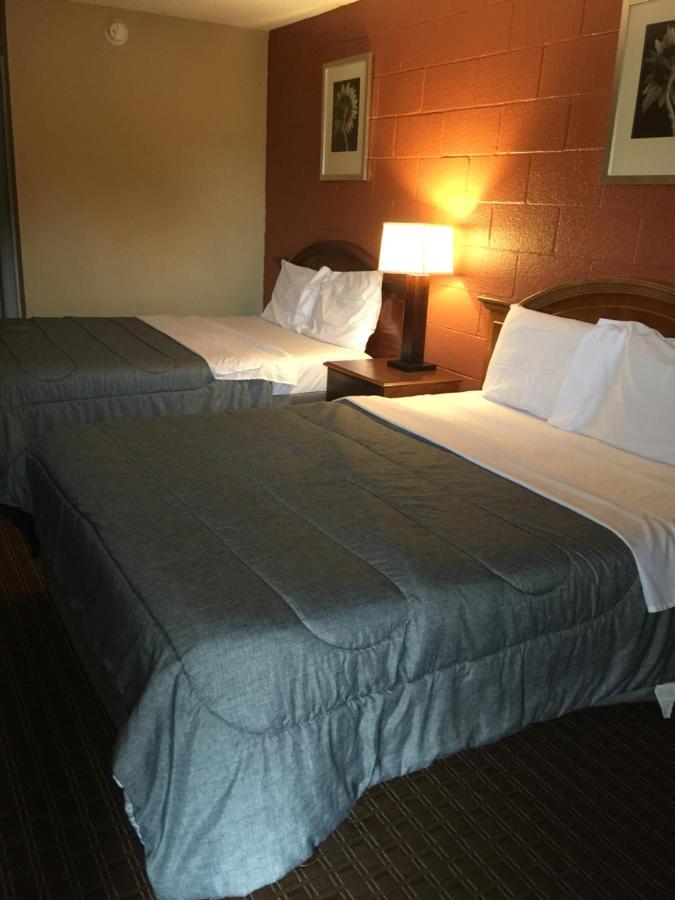 Hope Inn Lenox Экстерьер фото