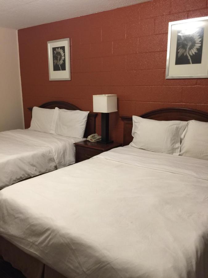 Hope Inn Lenox Экстерьер фото