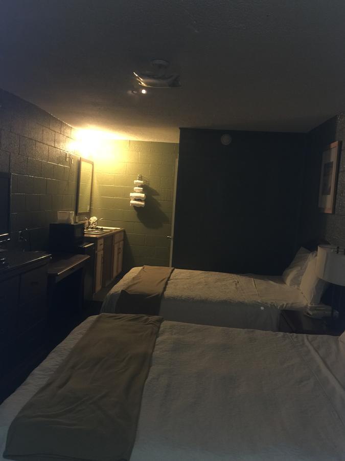 Hope Inn Lenox Экстерьер фото