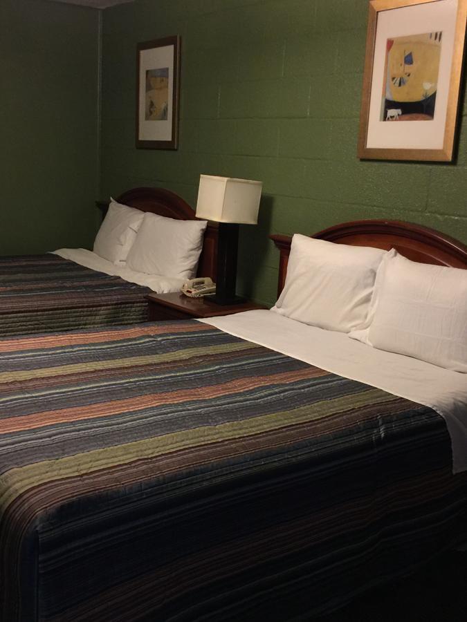 Hope Inn Lenox Экстерьер фото