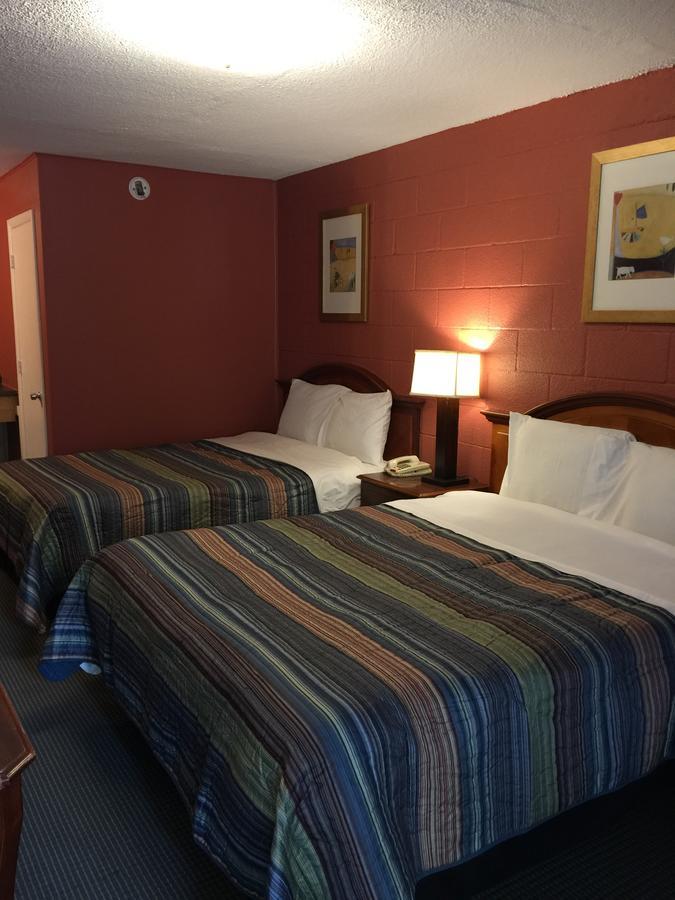 Hope Inn Lenox Экстерьер фото