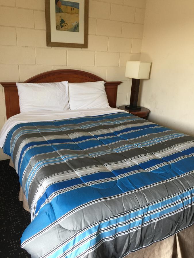 Hope Inn Lenox Экстерьер фото