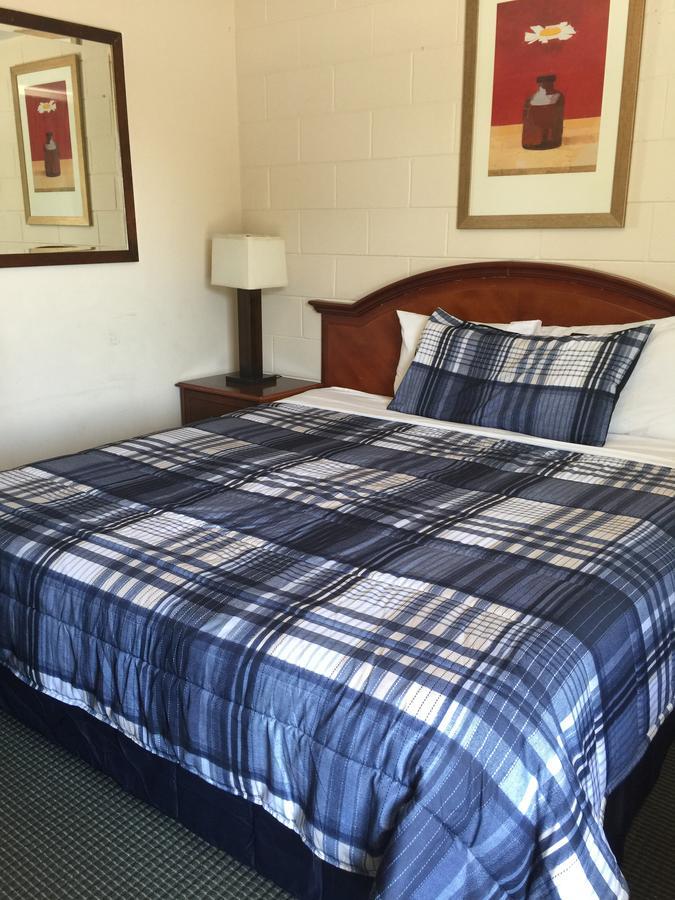 Hope Inn Lenox Экстерьер фото