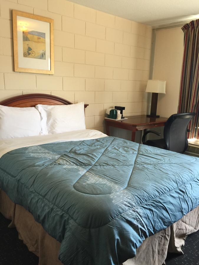 Hope Inn Lenox Экстерьер фото