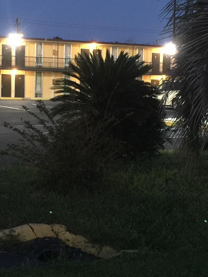 Hope Inn Lenox Экстерьер фото