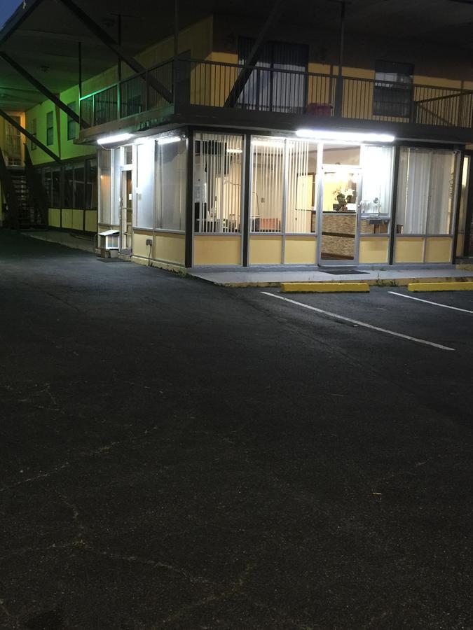 Hope Inn Lenox Экстерьер фото