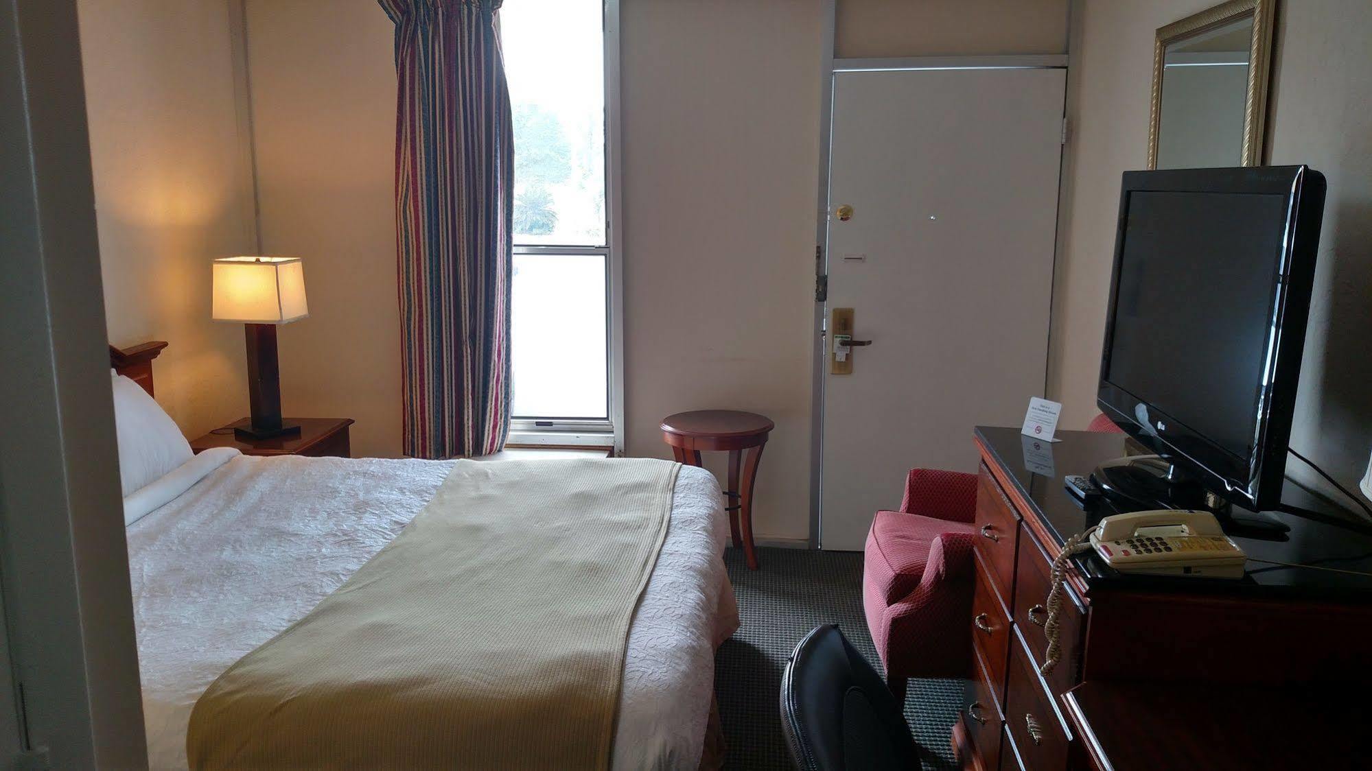 Hope Inn Lenox Экстерьер фото